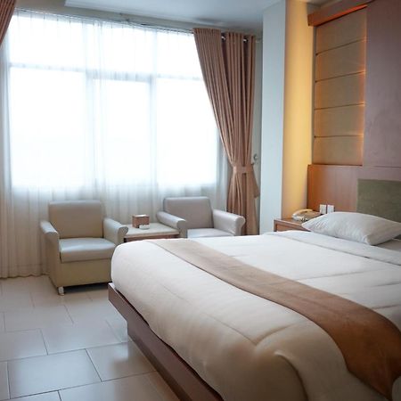 Arinas Hotel バンダールランプン エクステリア 写真