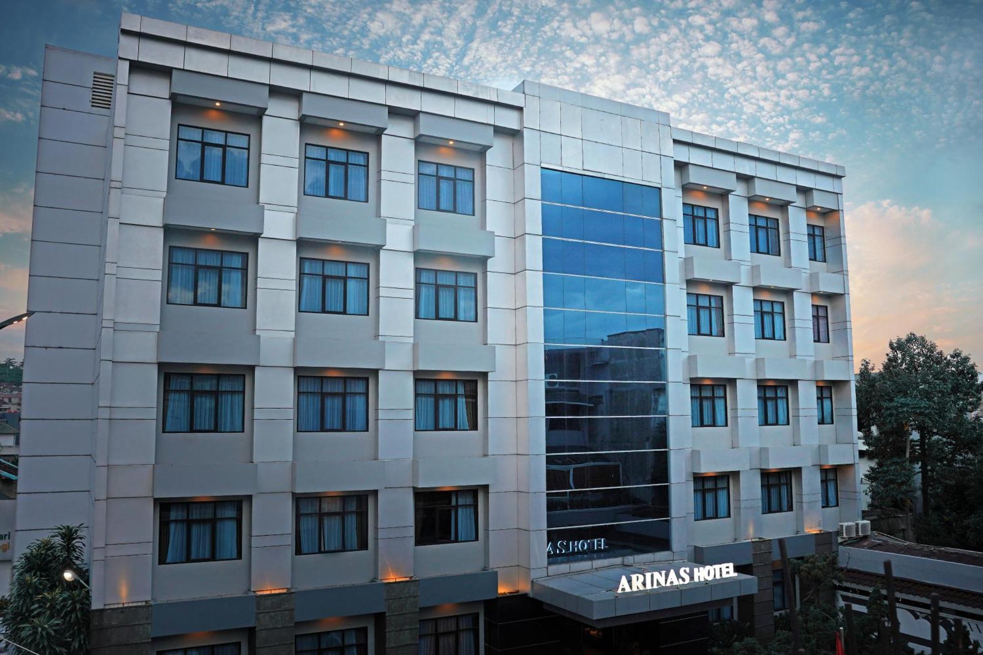 Arinas Hotel バンダールランプン エクステリア 写真