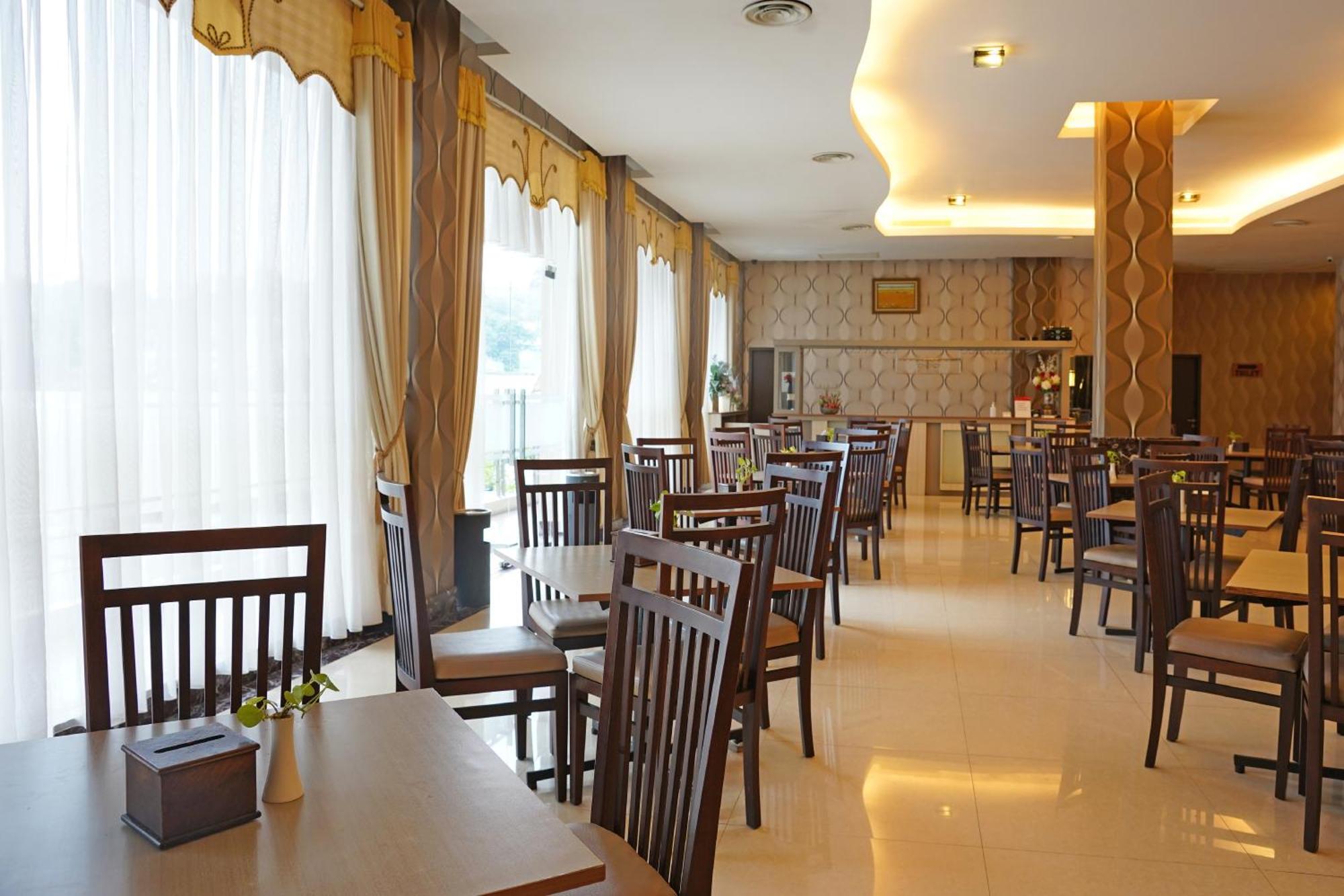 Arinas Hotel バンダールランプン エクステリア 写真