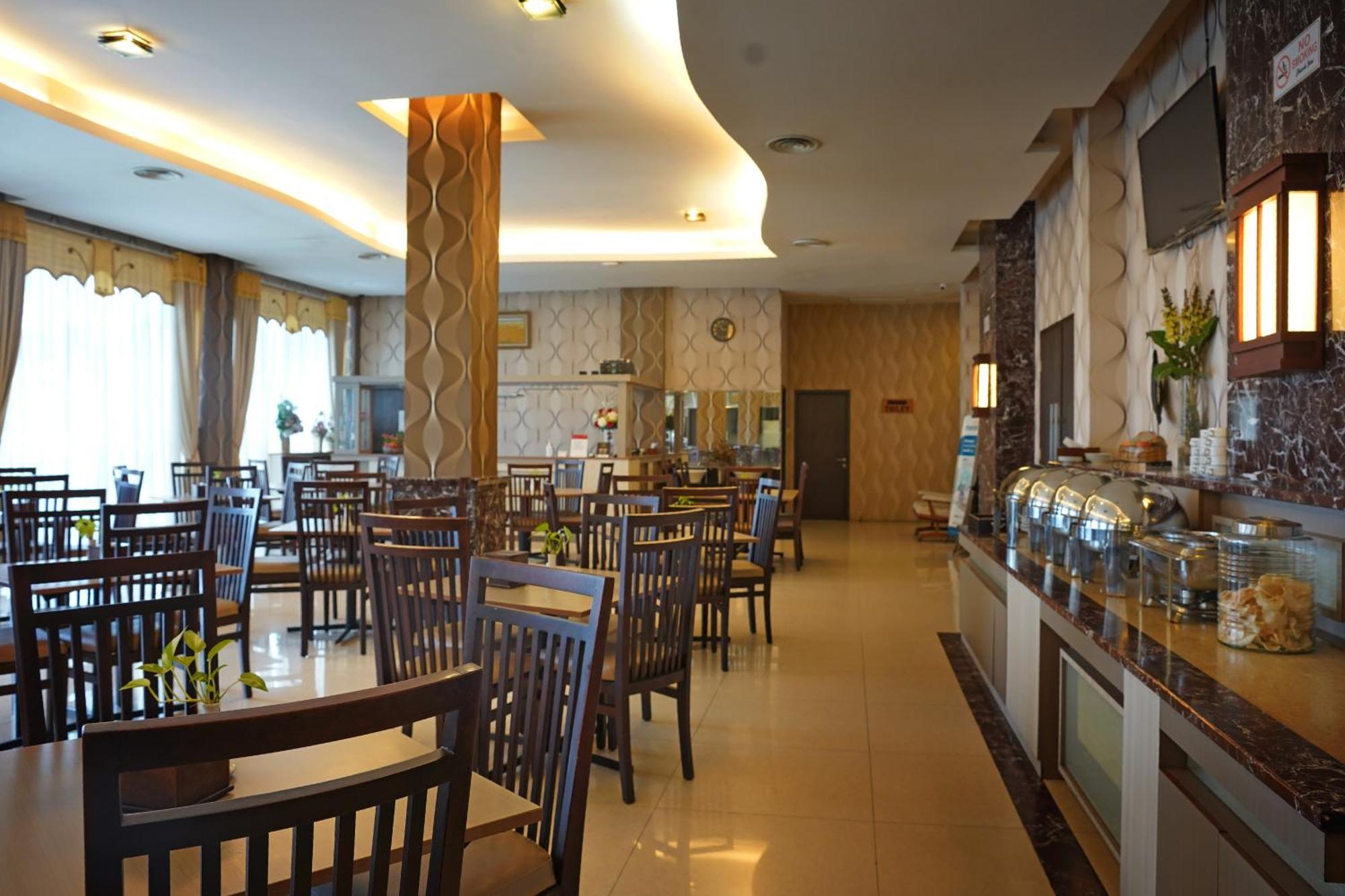 Arinas Hotel バンダールランプン エクステリア 写真